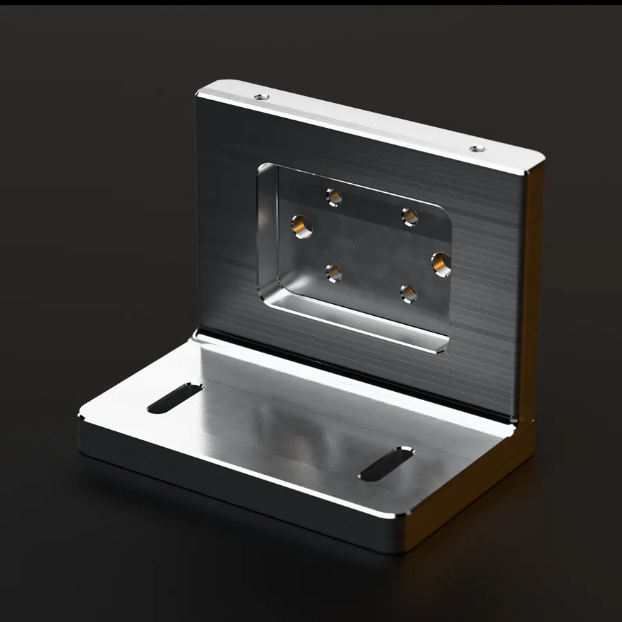 Rendering eines Beispielteils: Winkelhalter aus Aluminium mit Tasche, Passbohrungen und Gewinden